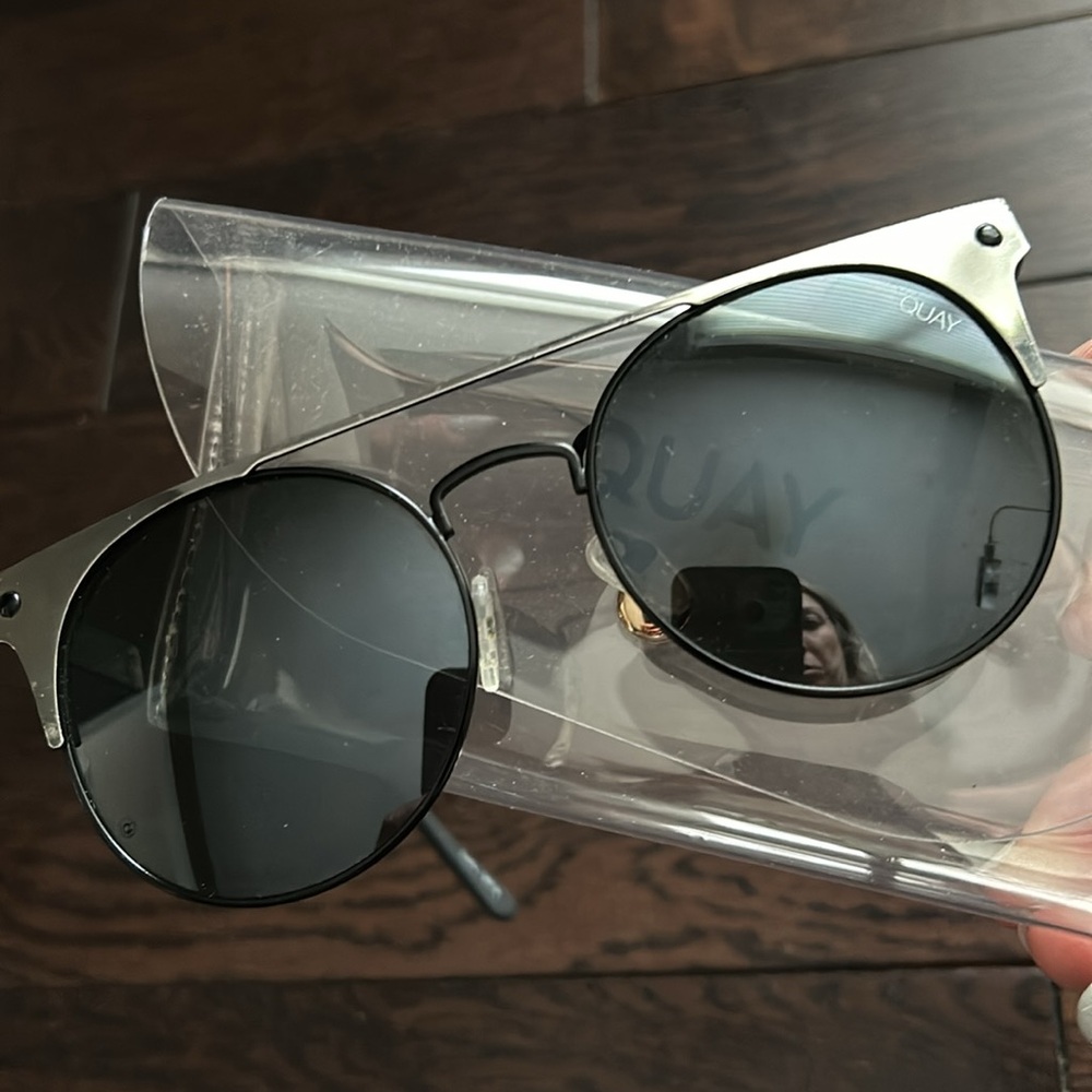 Quay Australia “the in crowd” sunglasses